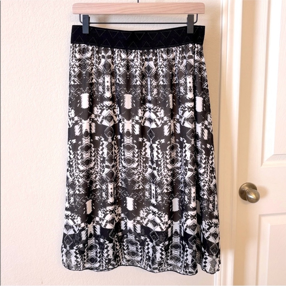 LuLaRoe Lola Black and White Print Midi Skirt Elastic Waist Lined Size Medium